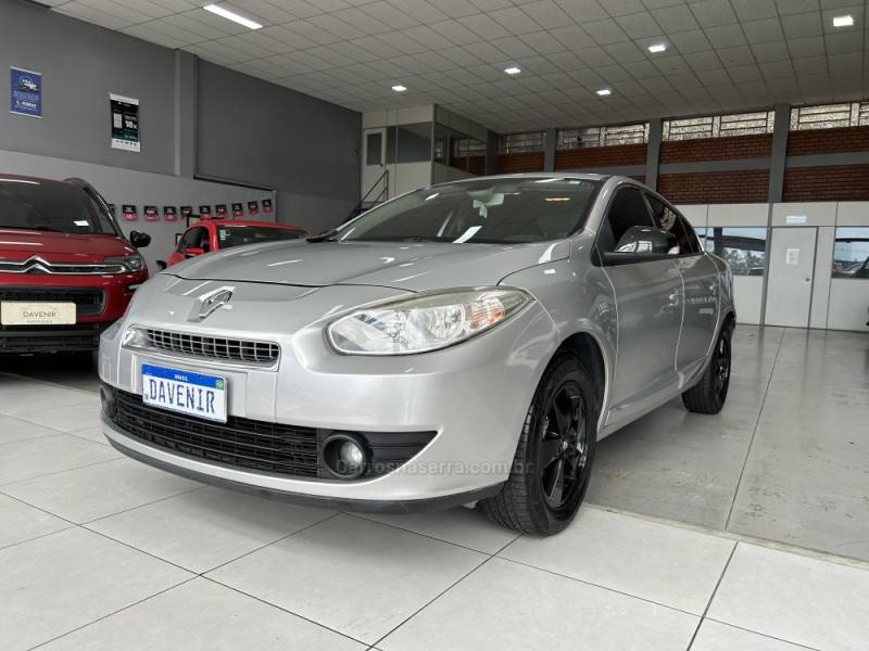RENAULT - FLUENCE - 2012/2013 - Prata - R$ 46.900,00