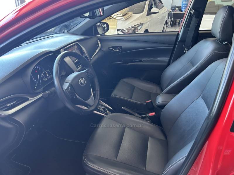 TOYOTA - YARIS - 2019/2020 - Vermelha - R$ 86.900,00