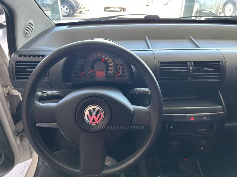 VOLKSWAGEN - FOX - 2004/2004 - Branca - R$ 26.900,00