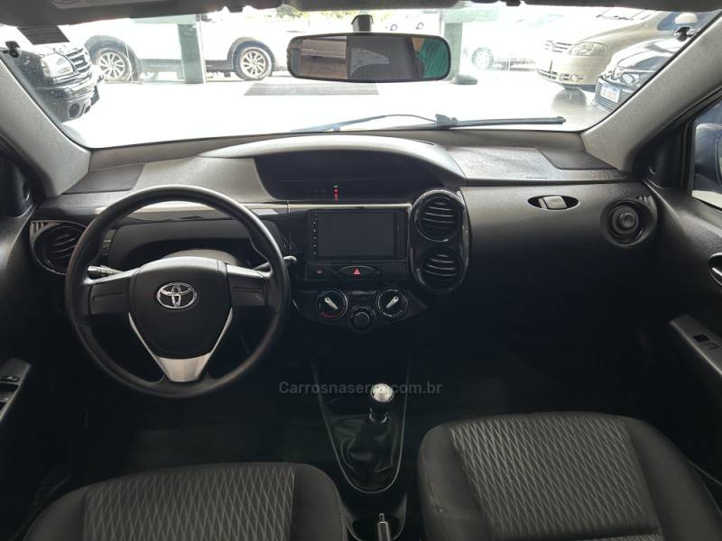 TOYOTA - ETIOS - 2016/2017 - Verde - R$ 55.900,00