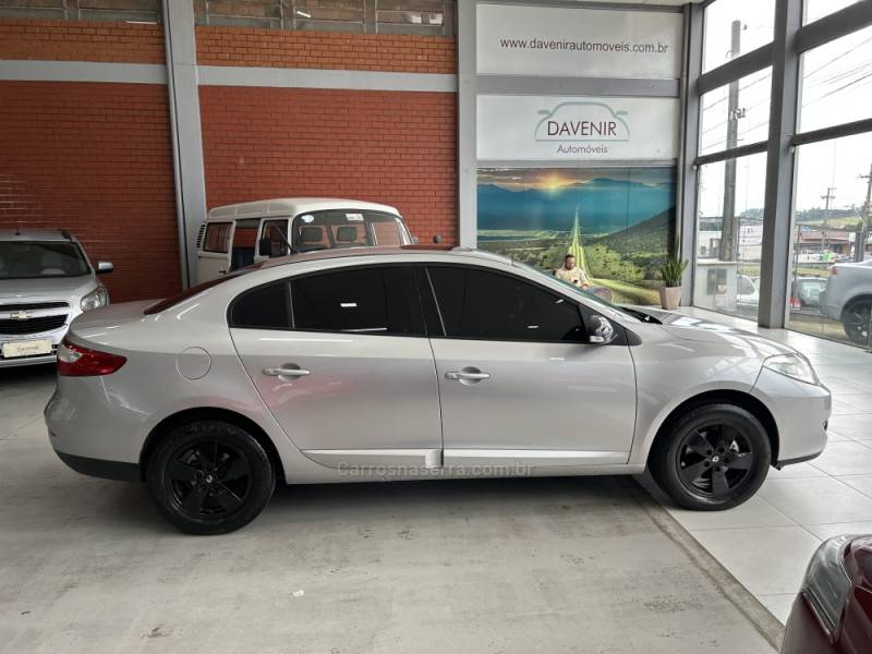 RENAULT - FLUENCE - 2012/2013 - Prata - R$ 46.900,00