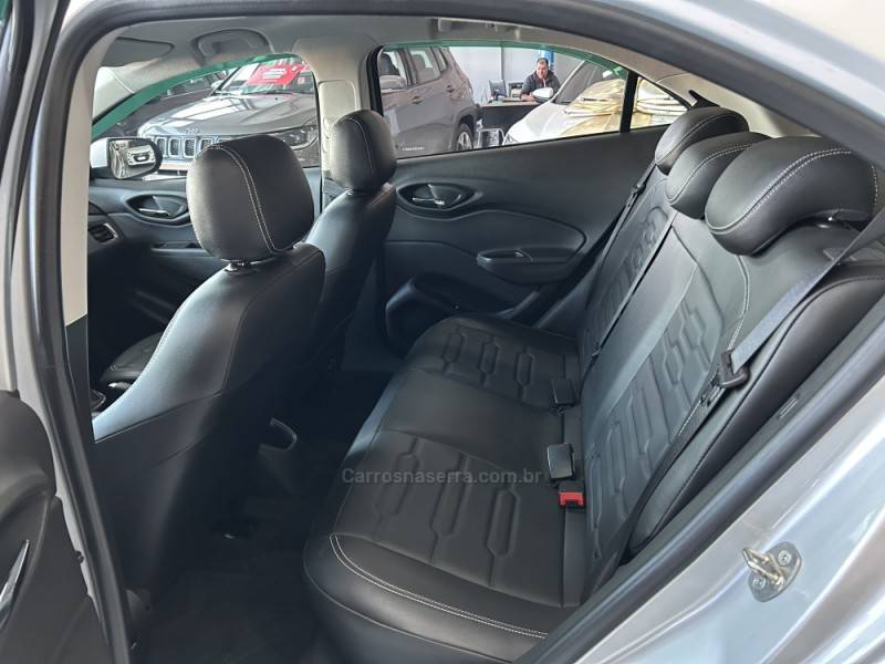 CHEVROLET - ONIX - 2019/2019 - Prata - R$ 68.900,00