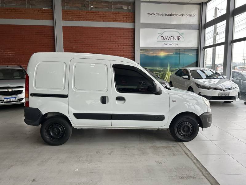 RENAULT - KANGOO - 2016/2017 - Branca - R$ 54.900,00