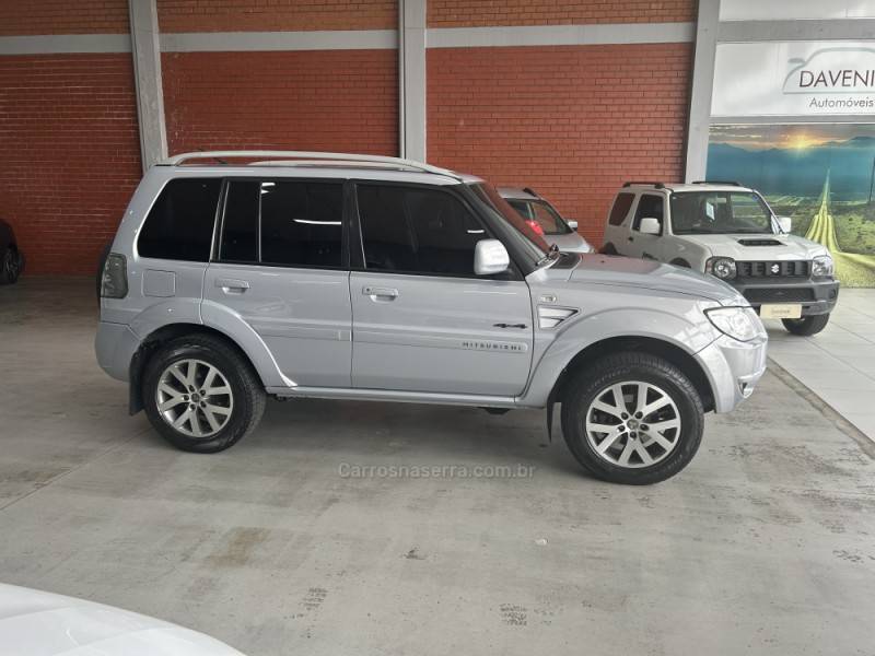 MITSUBISHI - PAJERO TR4 - 2014/2014 - Prata - R$ 68.900,00