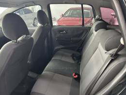 VOLKSWAGEN - SPACEFOX - 2010/2011 - Preta - R$ 39.900,00