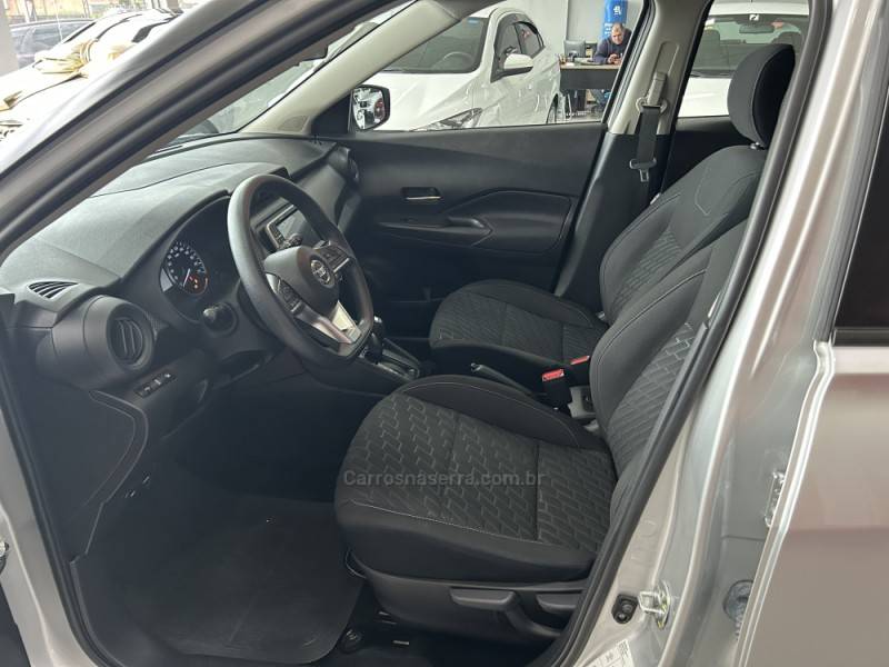 NISSAN - KICKS - 2022/2022 - Prata - R$ 99.900,00