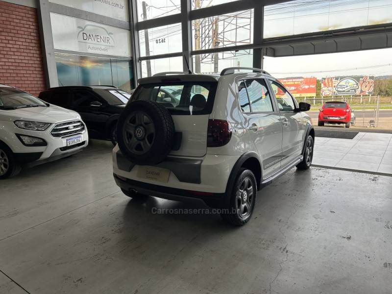 VOLKSWAGEN - CROSSFOX - 2011/2012 - Branca - R$ 43.900,00