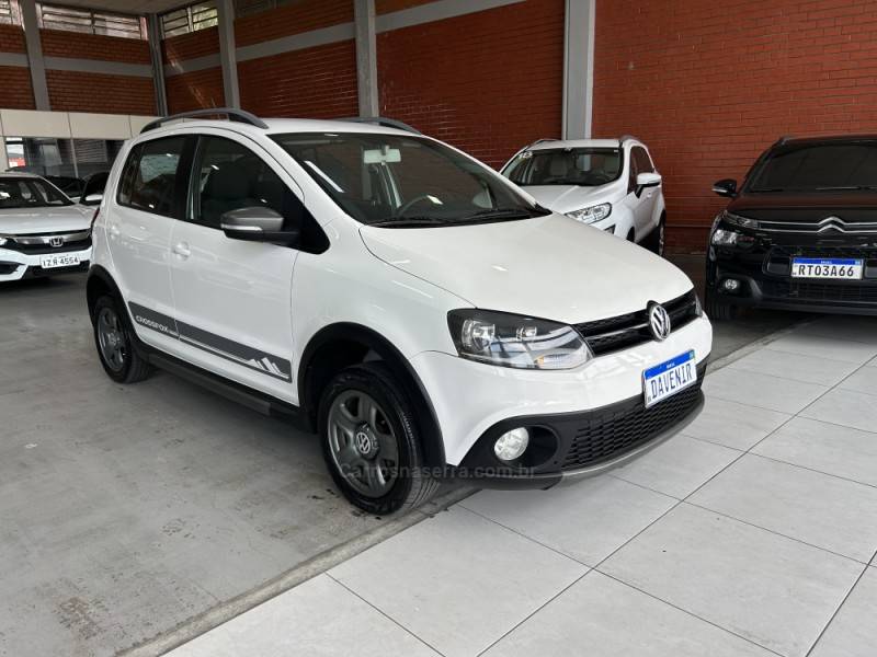 VOLKSWAGEN - CROSSFOX - 2011/2012 - Branca - R$ 43.900,00