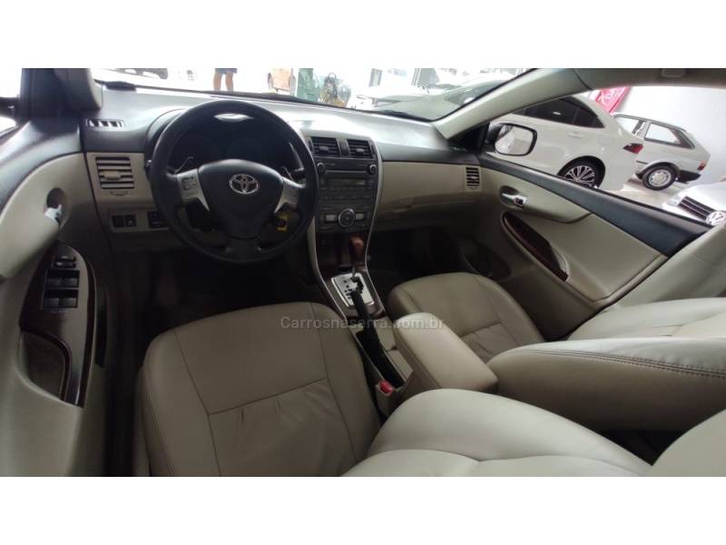 TOYOTA - COROLLA - 2012/2013 - Branca - R$ 72.900,00