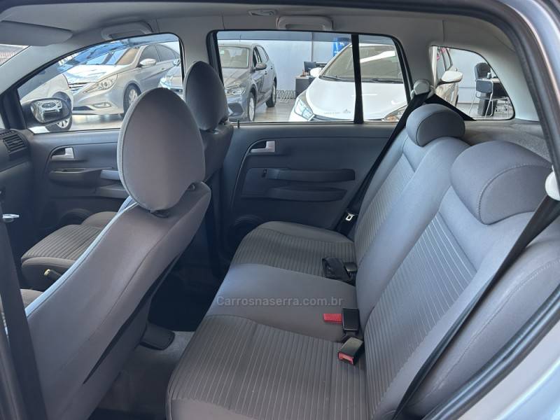 VOLKSWAGEN - SPACEFOX - 2008/2009 - Prata - R$ 35.900,00