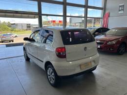 VOLKSWAGEN - FOX - 2004/2004 - Branca - R$ 26.900,00