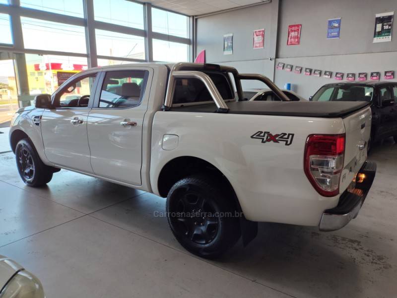 FORD - RANGER - 2016/2017 - Branca - R$ 141.900,00