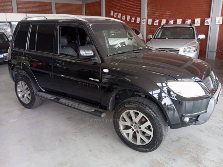 MITSUBISHI - PAJERO TR4 - 2013/2014 - Preta - R$ 67.900,00