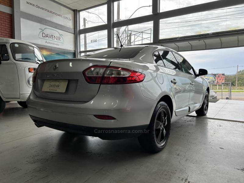 RENAULT - FLUENCE - 2012/2013 - Prata - R$ 46.900,00