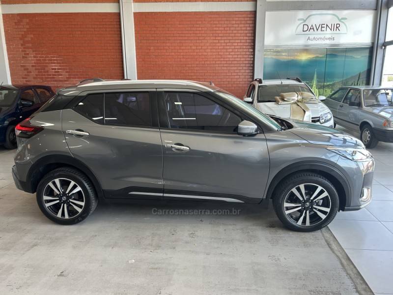NISSAN - KICKS - 2022/2022 - Cinza - R$ 105.900,00