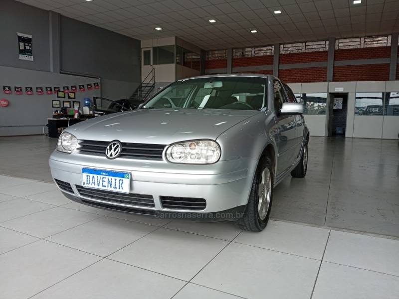 VOLKSWAGEN - GOLF - 2002/2002 - Prata - R$ 31.900,00